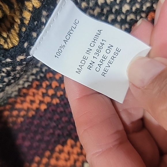 Cotton & Rye Reno Fringe Poncho w/ Sleeves - Picture 15 of 15